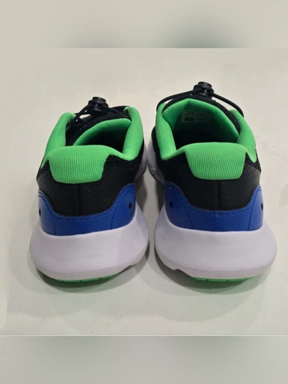 Under Armour Big Boys' Surge 3 Running Shoe Size 5.5Y